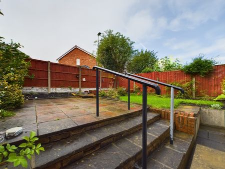 Grove Lane, Standish, Wigan, WN6 - Photo 2