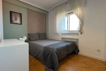 Calle de Tribaldos, Madrid, Community of Madrid 28043