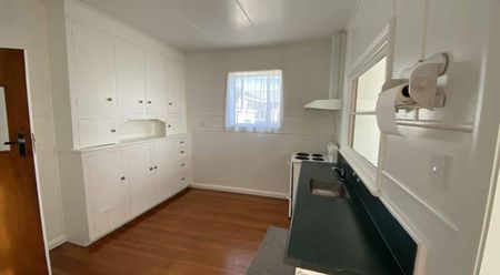 Tidy 3 Bedroom Home - Photo 5