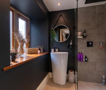 5 bedroom semi-detached house to rent - Photo 2