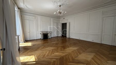 Appartement de type 6 de 212.97 m² - Photo 3