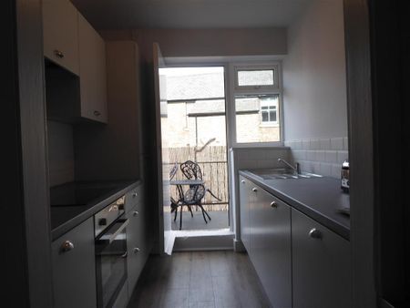 2 bedroom apartment to rent - Photo 4