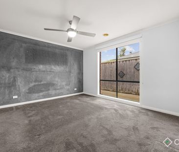 Spacious 5-Bedroom Family Home with Modern Upgrades & Dual Outdoor ... - Photo 6