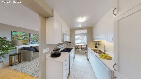 Lord Halifax Place — 2 Bedroom fully renovated - Photo 2
