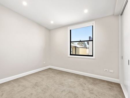 Statement Architecture in the heart of the village! - Photo 3