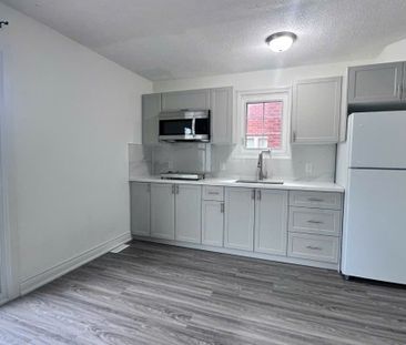 For Lease - 3137 Sunnyhill Drive Unit# Walkout Basement 3, Mississa... - Photo 2