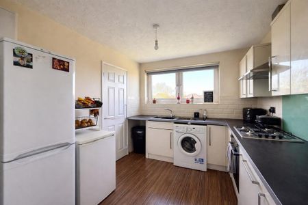 2 bedroom maisonette to rent - Photo 4