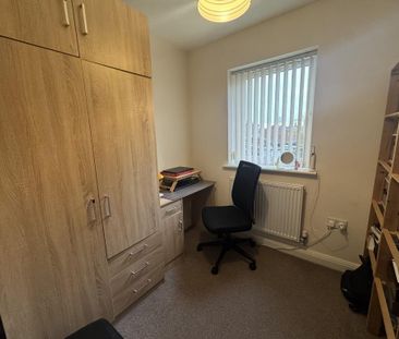 3 bedroom semi-detached house to rent - Photo 4