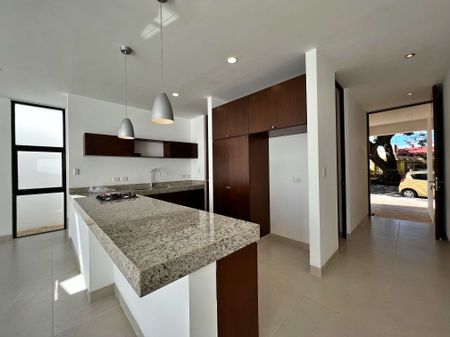EN RENTA TOWNHOUSE CON PISCINA SOBRE AVENIDA RESIDENCIAL EN SAN ESTEBAN - Photo 5