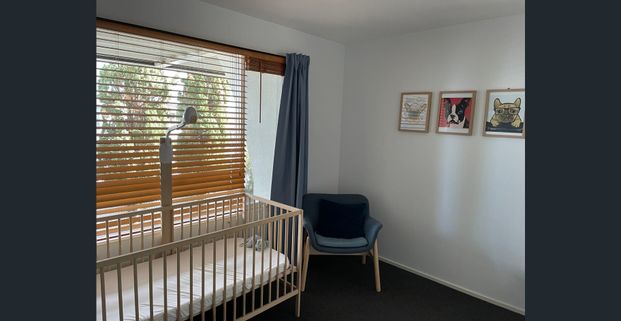 AVAILABLE MARCH 2026 Fully Furnished Beachside Townhouse Close to Flinders Medical Centre and Uni - Photo 1