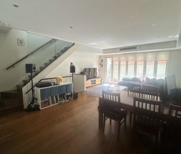 South Yarra - Photo 2