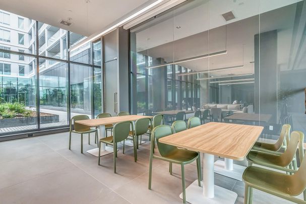 1250 Avenue Thérèse-Lavoie-Roux, Montréal, QC - Photo 1