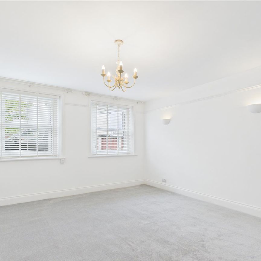 A 2 Bedroom Flat in Overton Park Road, Cheltenham - Photo 1