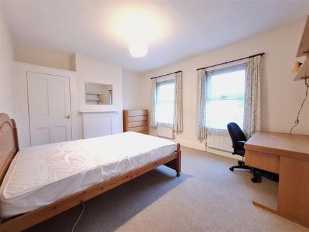 4 bedroom terraced house to rent - Photo 5