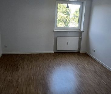 Frisch modernisierte 3-Zimmer-Wohnung mit Loggia in Lenting zu vermieten - Photo 2