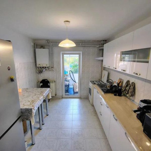 Apartament 3 camere, decomandat, 76 mp, zona Semicentrala - Fotografie 1