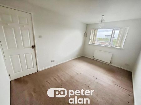 3 bedroom semi-detached house to rent - Photo 5