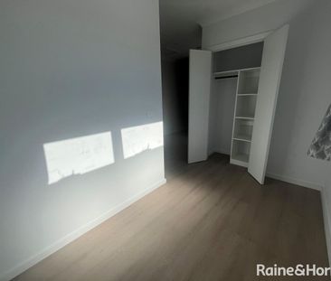 Brand New 2 bedroom plus study Townhouse in central location close ... - Photo 5