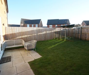 3 bedroom Semi-Detached House to let - Photo 4