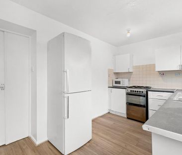 3 bedroom flat to rent - Photo 5