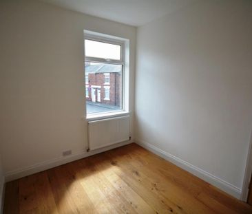 2 bedroom end of terrace house to rent - Photo 6