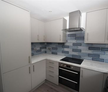 2 bedroom semi-detached house to rent - Photo 5