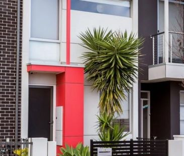 Immaculate 2-Bedroom Townhouse/Loft – Low-Maintenance Luxury in the... - Photo 5