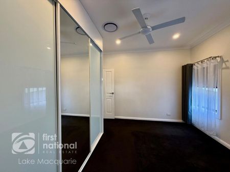 Family home with large shed - Prime Location in Toronto - Photo 5