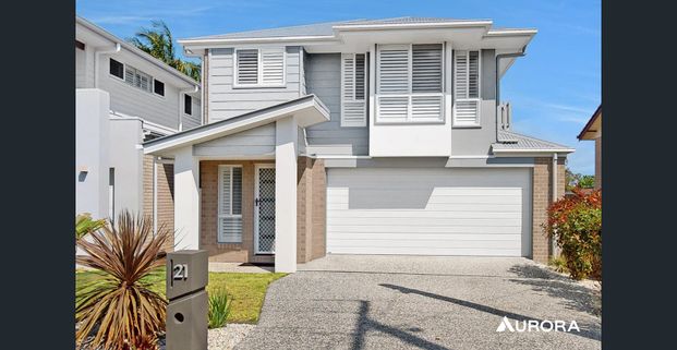 Birkdale Beauty: Modern Double-Storey Home with Easy-Care Yard & Bay Breeze's - Photo 1