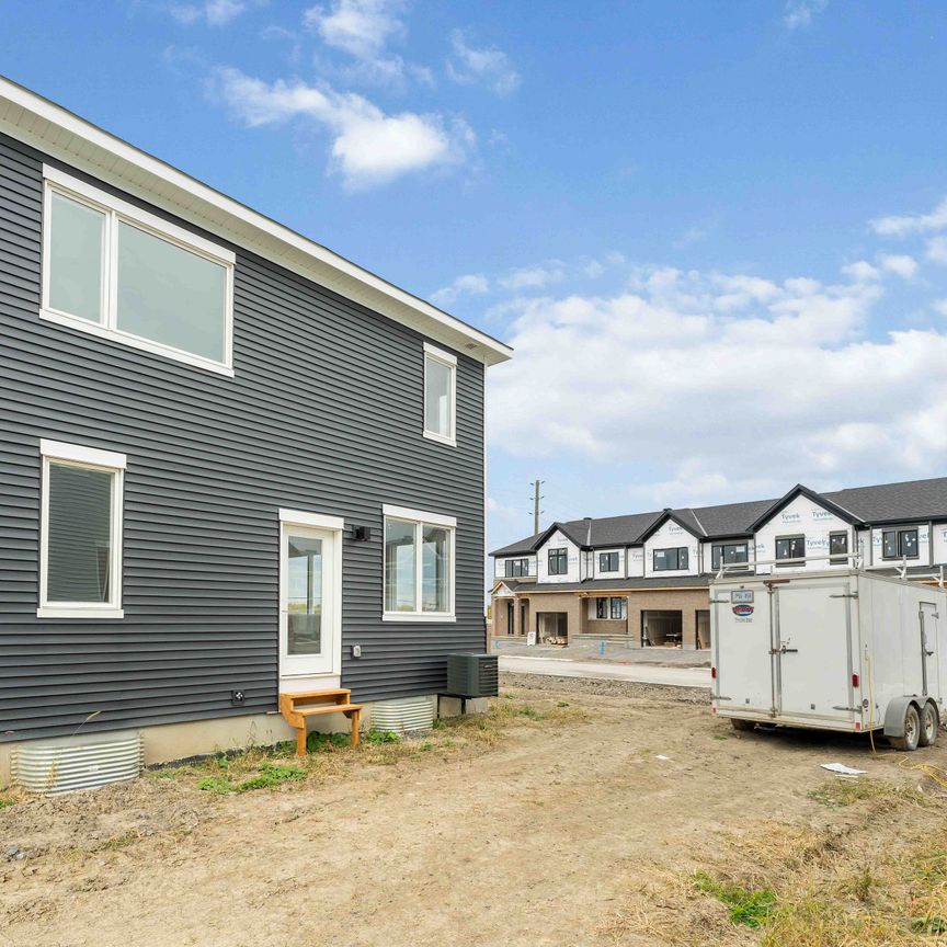 For Lease - 200 Ryan Reynolds Way, Orleans - Convent Glen and Area, Ontario - Photo 1