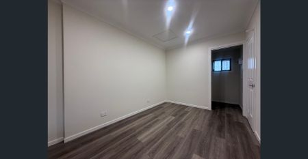 Modern 2-Bedroom Granny Flat in Quiet Ambarvale Cul-de-sac - Photo 4