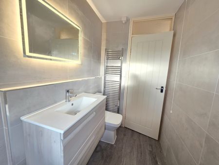 Three bed semi detached - Photo 4