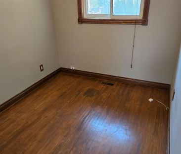 For Lease - 18 Collins Crescent Unit# Main Floor, Aurora, Ontario - Photo 3