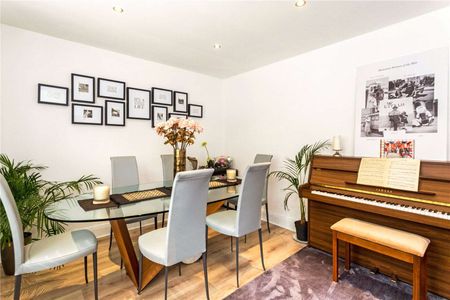 A stunning three bedroom ground floor apartment on Richmond Hill - Photo 2