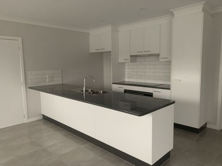 MODERN LOW MAINTENANCE UNIT - Photo 3