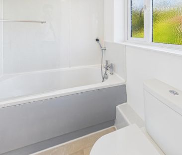 3 bedroom detached house to rent - Photo 2