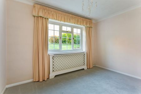 4 bedroom detached house to rent - Photo 2