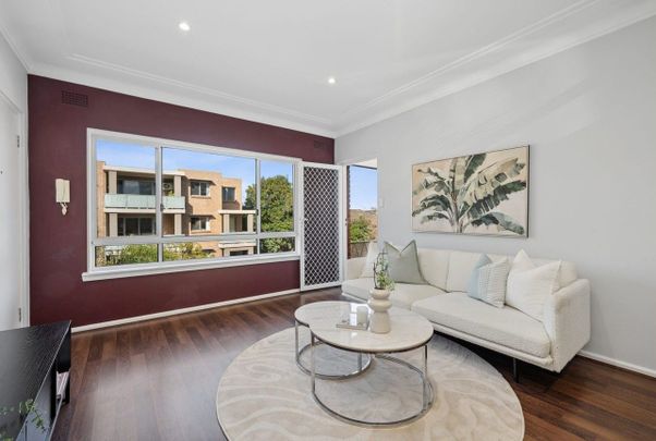 Well-Presented Unit in Convenient Location - Photo 1