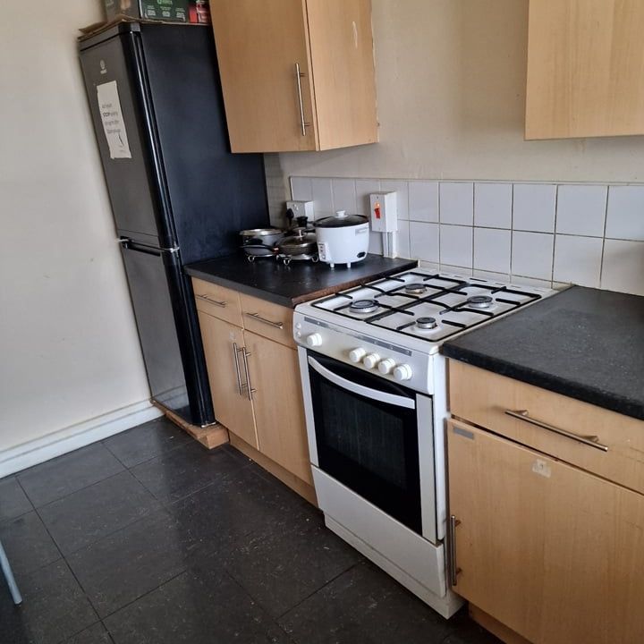 Room in a Shared House, Malmesbury Road, E3 - Photo 1