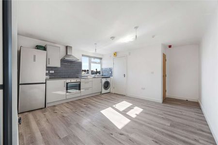 A well presented one bedroom apartment with open plan living, ideally located close to Cheadle Hulme village. - Photo 2