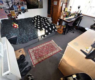 6 bedroom House in Richmond Avenue, Leeds - Photo 2