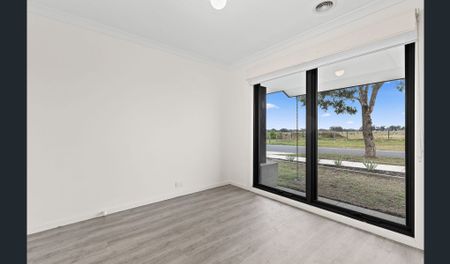 Spacious 4-Bedroom Family Home in Prime Brookfield Location - Photo 5