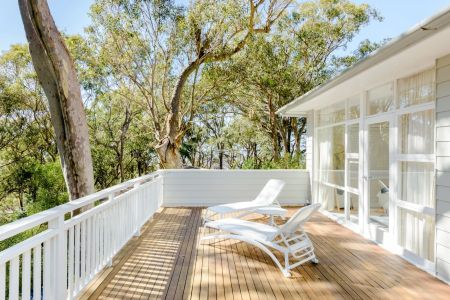 Luxurious Four Bedroom Home with Ocean Views - Fully Furnished - Photo 3