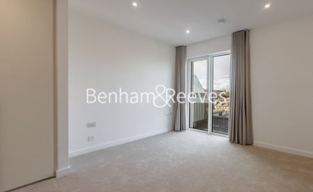 3 Bedroom flat to rent in Parrs Way, Hammersmith, W6 - Photo 2