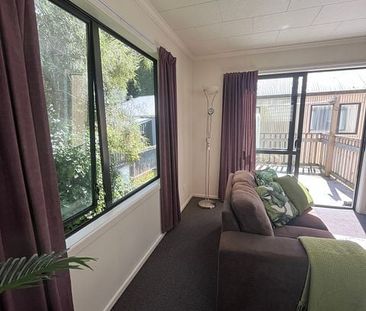 Warm Sunny Fully Furnished 3 bedroom house CBD - Photo 5