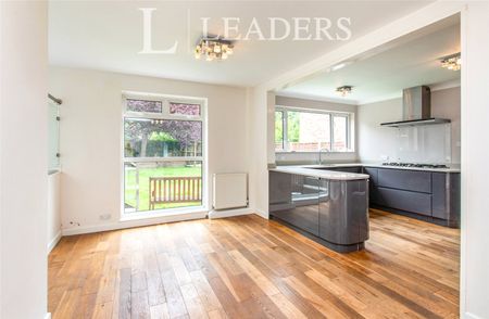 4 bedroom house to rent Coniston Way, Reigate, Surrey, RH2 - Photo 5