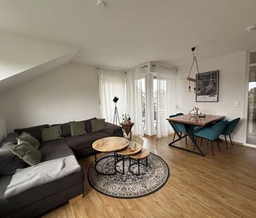 Schicke, lichtdurchflutete Maisonettewohnung mit Balkon! - Photo 1