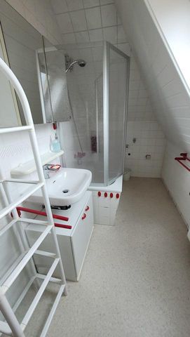 - Gemütliche 3-Zimmer-DG-Wohnung mit Einbauküche im Georgenberg- - Foto 5