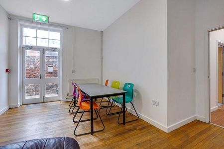 1 bedroom in a house share to rent - Photo 2