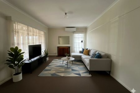 Beautifully updated and comfortable home - Photo 5